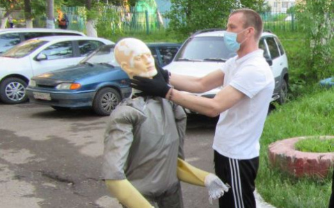 Житель Саранска до смерти избил знакомого: тело мужчины нашли во дворе на лавочке