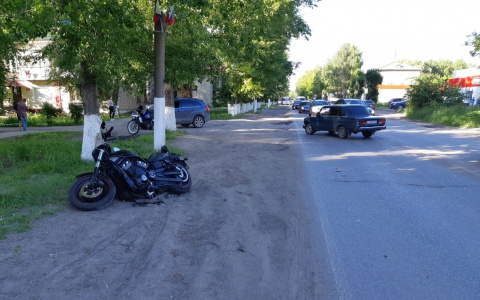 В Мордовии пенсионер на ВАЗе протаранил пожилого байкера на Harley-Davidson