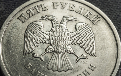 Деноминацию рубля предложили провести в России