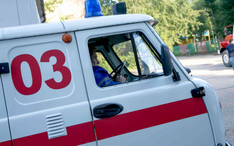 Пьяный житель Мордовии ударил сожительницу ножом и, испугавшись, вызвал «Скорую»