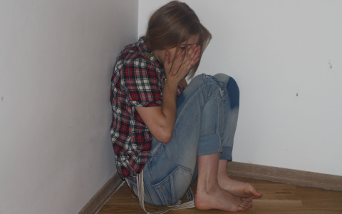 Сотрясение и сломанное ребро: Ревнивец из Саранска отправил свою сожительницу в больницу