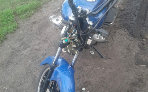 Неудачный подарок дедушки: в Мордовии подросток опрокинулся на скутере