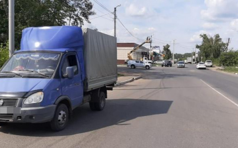Жителю Саранска пришлось обращаться за медпомощью из-за кабеля, лежащего на дороге