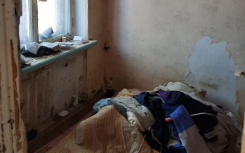 Жительница Мордовии украла деньги у пьяного знакомого и спрятала под подоконник