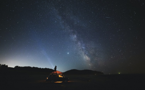 Романтическое знакомство у Весов, а Водолеям нужно запастись терпением: гороскоп на 18 августа для всех знаков