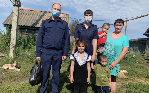 Сотрудники Следственного комитета Мордовии навестили многодетную семью