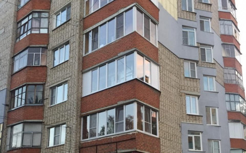 В Саранске прокуратура проводит проверку после падения годовалого малыша из окна шестого этажа