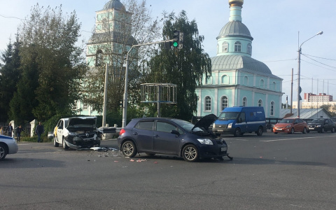 Два человека пострадали в ДТП с такси и иномаркой в Саранске
