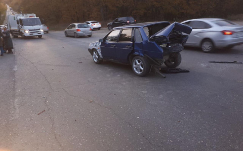 В Мордовии иномарка «догнала» «ВАЗ»: есть пострадавшая