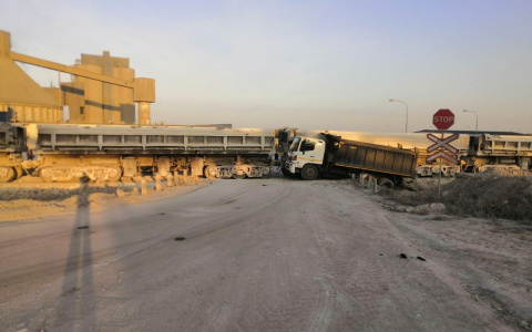 На переезде в Мордовии столкнулись самосвал и тепловоз