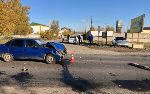 Два автомобиля столкнулись в Саранске: пострадали три человека