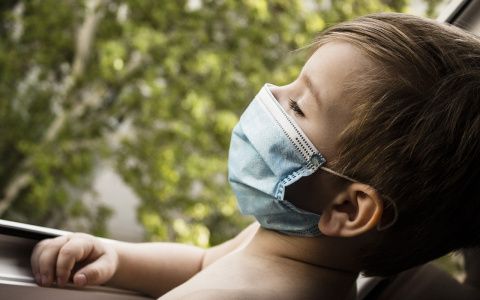 Власти рекомендуют россиянам сидеть дома в выходные из-за коронавируса