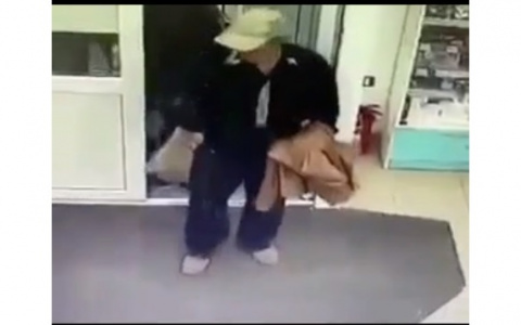 Полицейские Саранска ищут мужчину, укравшего препарат для роста волос и ногтей