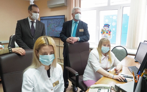 Артем Здунов приехал 1 января на станцию скорой помощи в Саранске с подарками для дежурных