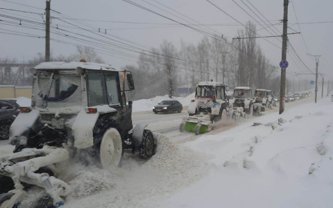 С обрушившимся на Саранск сильным снегопадом борются 192 единицы техники и 1352 рабочих