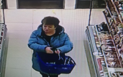 Полиция Саранска ищет женщину, которая разменяла фальшивку в магазине