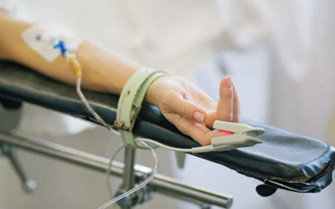 Онколог назвал распространенные симптомы, которые могут говорить о раке крови у детей