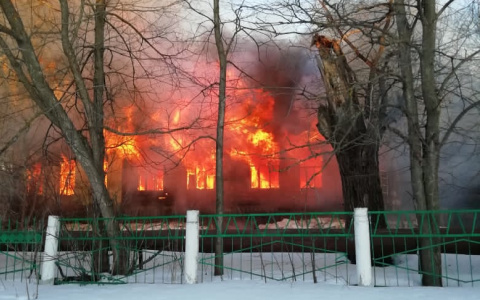 В Мордовии сгорел недействующий корпус больницы