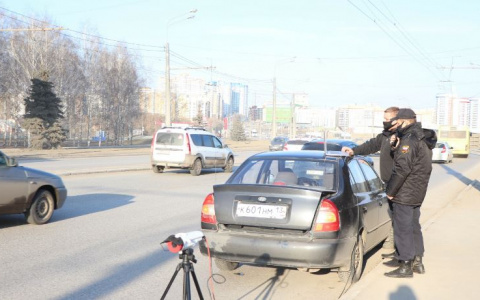 Дорожный пристав работает на дорогах Саранска