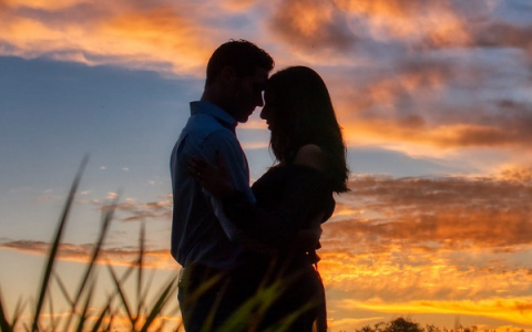 Некоторым знакам зодиака повезет в любви: советы от астрологов на 17 апреля