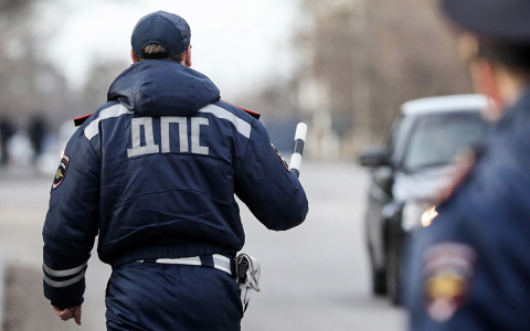 В Саранске задержали сотрудника ГИБДД, который за деньги ставил машины на учет