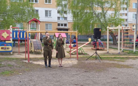 Во дворах Саранска 8 мая исполнили песни Великой Победы