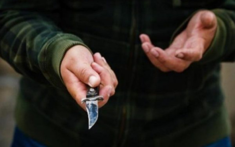 Житель Саранска угрожал разделаться с сожительницей, бросившей с балкона его вещи