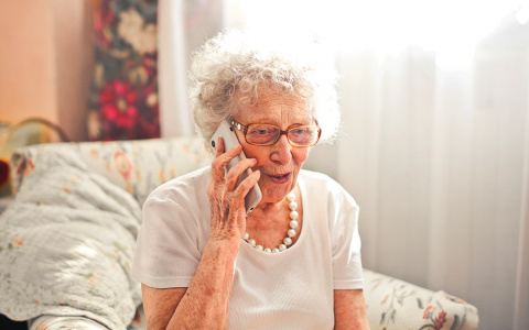 МегаФон предложил российским пенсионерам постоянную скидку на связь