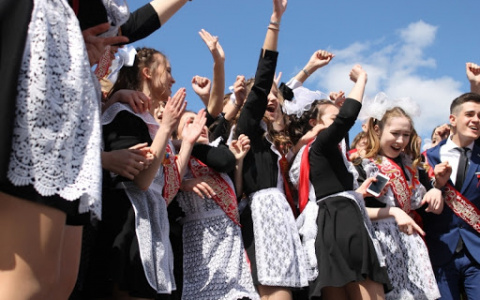 Артем Здунов рассказал, как будут проводиться последние звонки и утренники