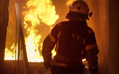 В Мордовии из-за пожара в многоэтажном доме женщина получила ожоги 30% тела