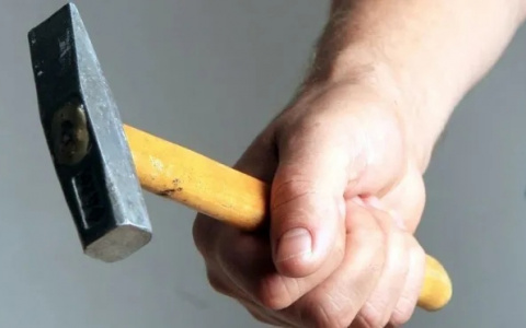 Житель Рузаевки из ревности ударил бывшую сожительницу молотком