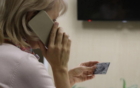 Мошенник обманул жительницу Саранска на 127 тысяч, представившись полицейским