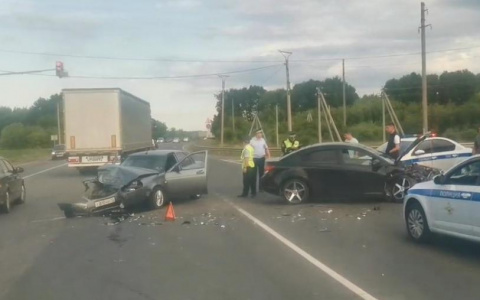 Женщина пострадала в лобовом ДТП с легковыми автомобилями на выезде из Саранска