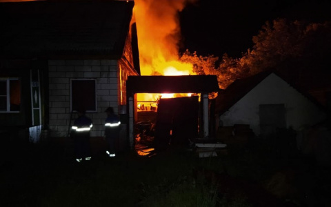 Дом, баня и сарай загорелись ночью в Темниковском районе Мордовии