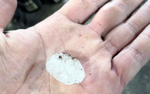 На Рузаевку обрушился град размером с голубиное яйцо