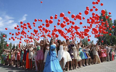 Петр Тултаев призвал родителей выпускников отказаться от празднований в ресторанах