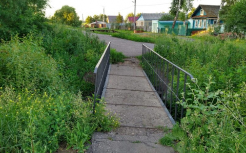 В поселке Пушкино для пешеходов 23 июня закрыли мост на улице Пушкина