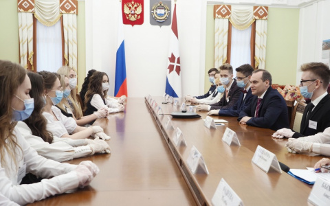 Артем Здунов на встрече с выпускниками: «Мы будем делать все, чтобы после учебы в вузе вам захотелось вернуться в Мордовию!»