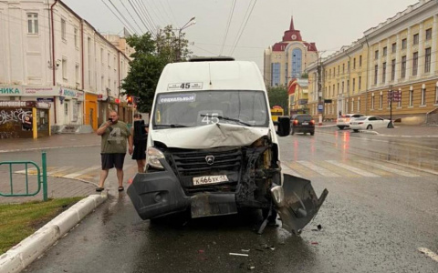 В Саранске на проспекте Ленина пенсионер устроил ДТП с автобусом, один пассажир пострадал