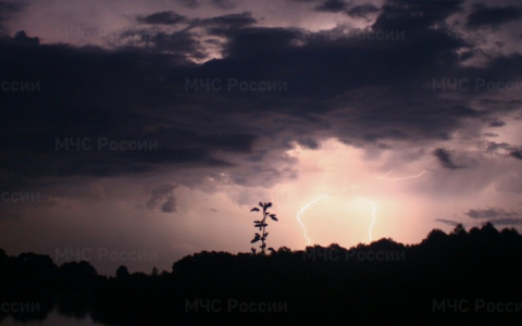 В Мордовии объявлено оперативное предупреждение на 1 июля из-за грозы