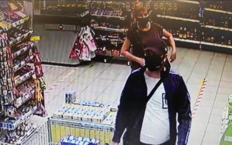 Местные Бонни и Клайд: в Саранске разыскивают пару, укравшую из магазина бутылку водки