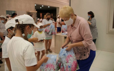 В Саранске в рамках акции "Подари ребёнку радость" 40 детей получили сладкие подарки