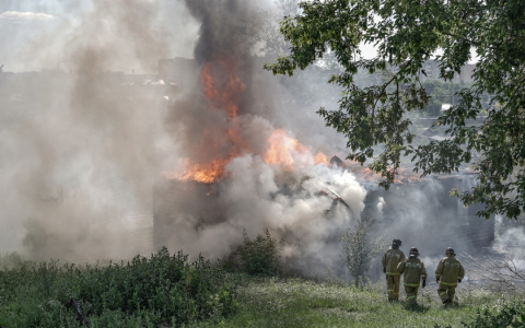 На Кавказской в центре Саранска загорелся частный дом