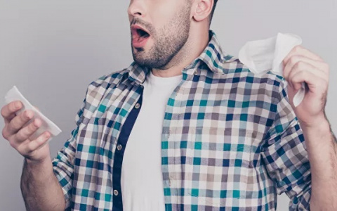 Медик рассказал, что следует делать заболевшим COVID-19 аллергикам