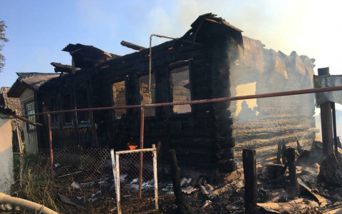 В Мордовии горели два дома, в результате чего скончался мужчина