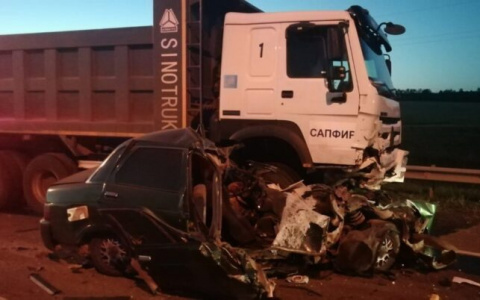 В Лямбирском районе после столкновения с грузовиком погиб водитель