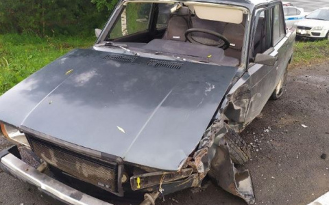 В Саранске в ДТП пострадал 40-летний автомобилист, автомобиль врезался в столб