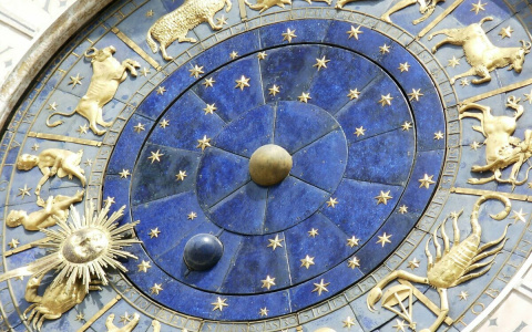 Гороскоп на 27 июля: одному из знаков сегодня стоит быть скромнее