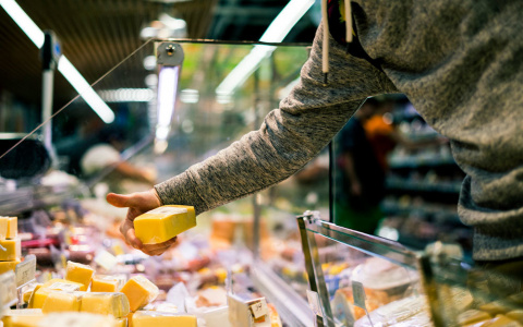 В Саранске поймали подростка, который украл 19 пачек масла и 7 килограмм сыра