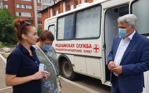 «Люди, вакцинироваться надо!»: Мэр Саранска посетил мобильные пункты вакцинации